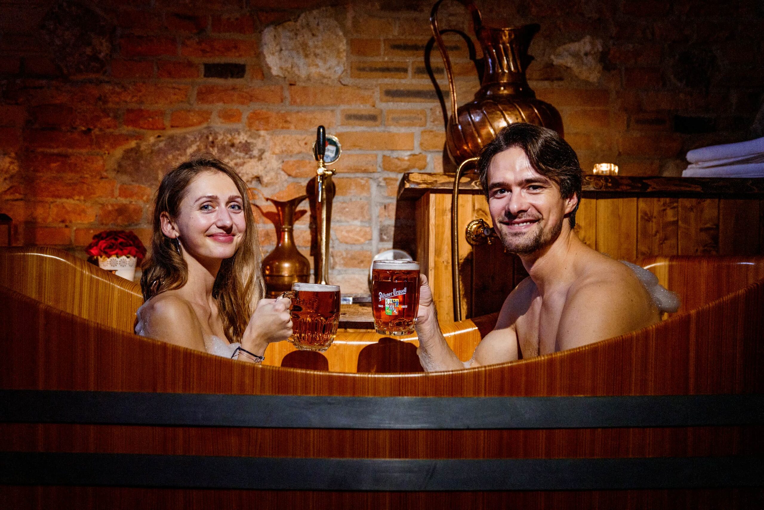 Relax pro dva u pivní koupele